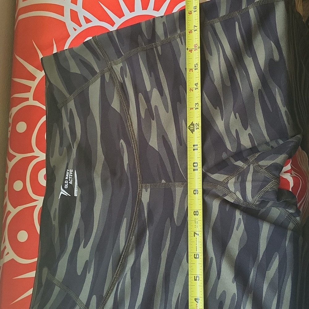 Old Navy Active Go Dry Cropped Leggings - Picture 5 of 8